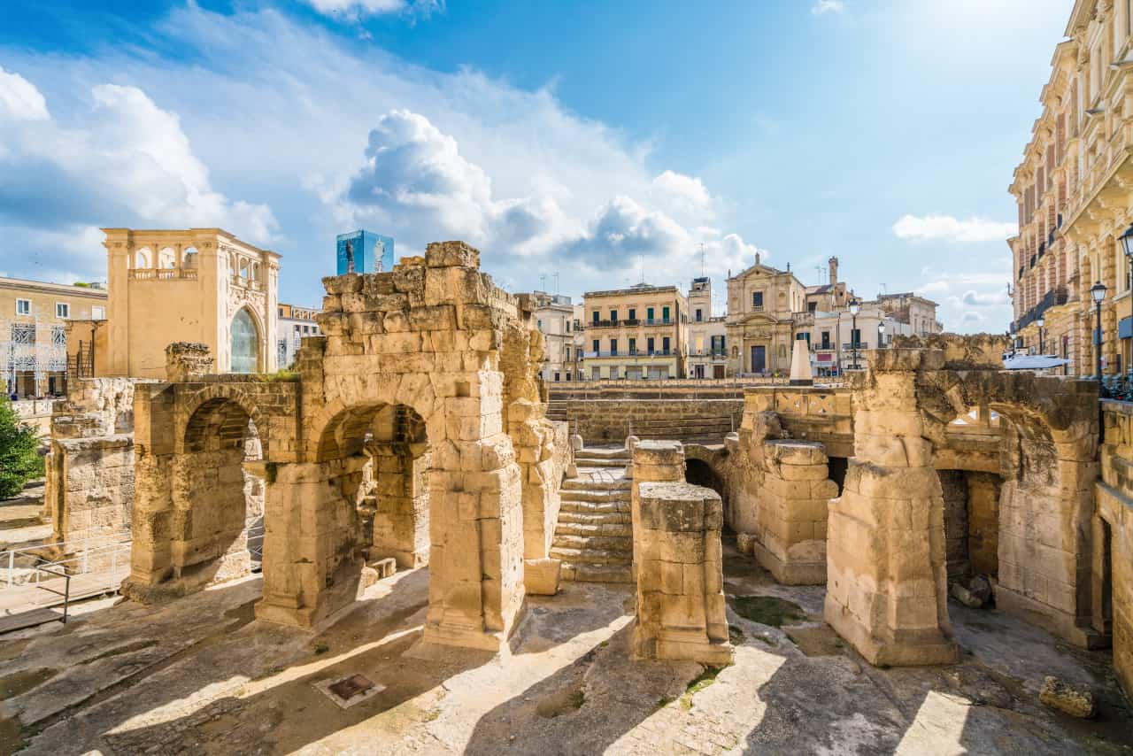 4 cose da vedere in Salento Lecce e il suo centro storico Barocco merita di essere visitata